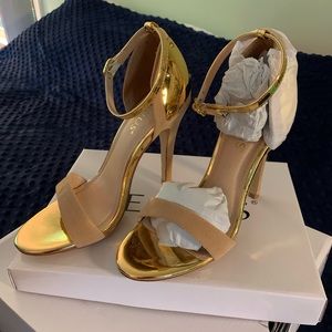 NEW IN BOX Sexy Venus Heel Gold Tan size 6